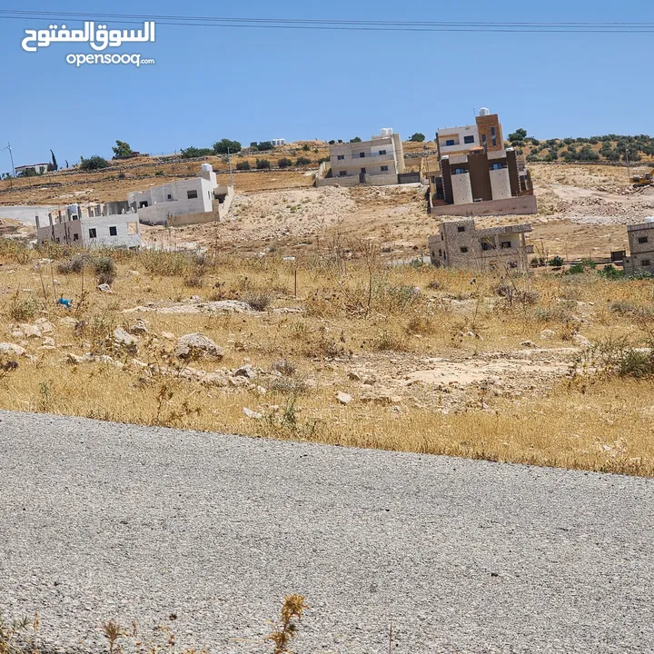 ارض مميزة في رجم الشوك 700م سكن ب حد شفا بدران من المالك مباشر