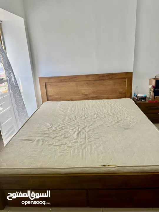 For Sale: Used Boomerang 3-Piece    Bedroom Set in good condition!  غرفة نوم كينج مستعملة للبيع!