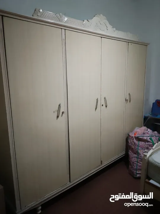 غرفتين نوم و طقم كنب للبيع