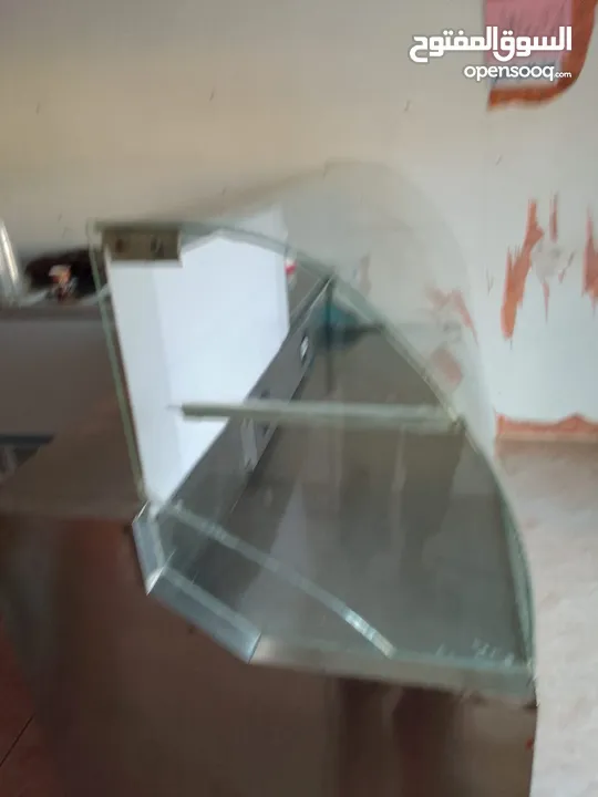 ثلاجة ديل بحال الوكاله مواصفاتها ممتازة جدا  للبيع المستعجل بسعر مغري