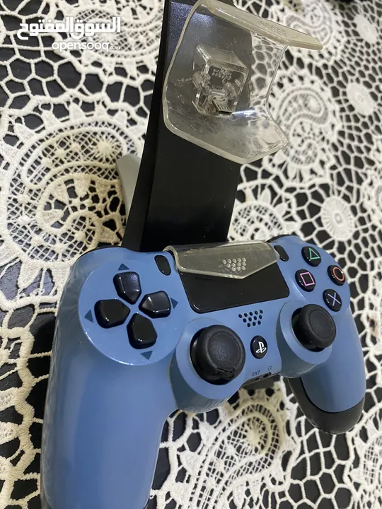 سوني ps4 with a phone