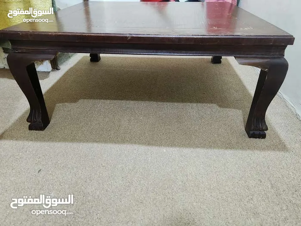 طاولة لون ابيض نخب ولا شخط  شبه وكاله+ طاولة بني خشب سويد يا بلاش