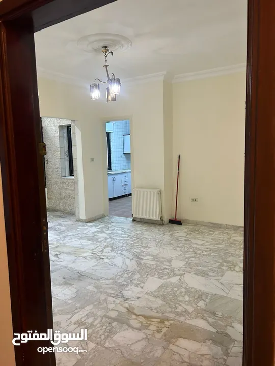 شقة فارغة للبيع في منطقة الشميساني - ref : 14549