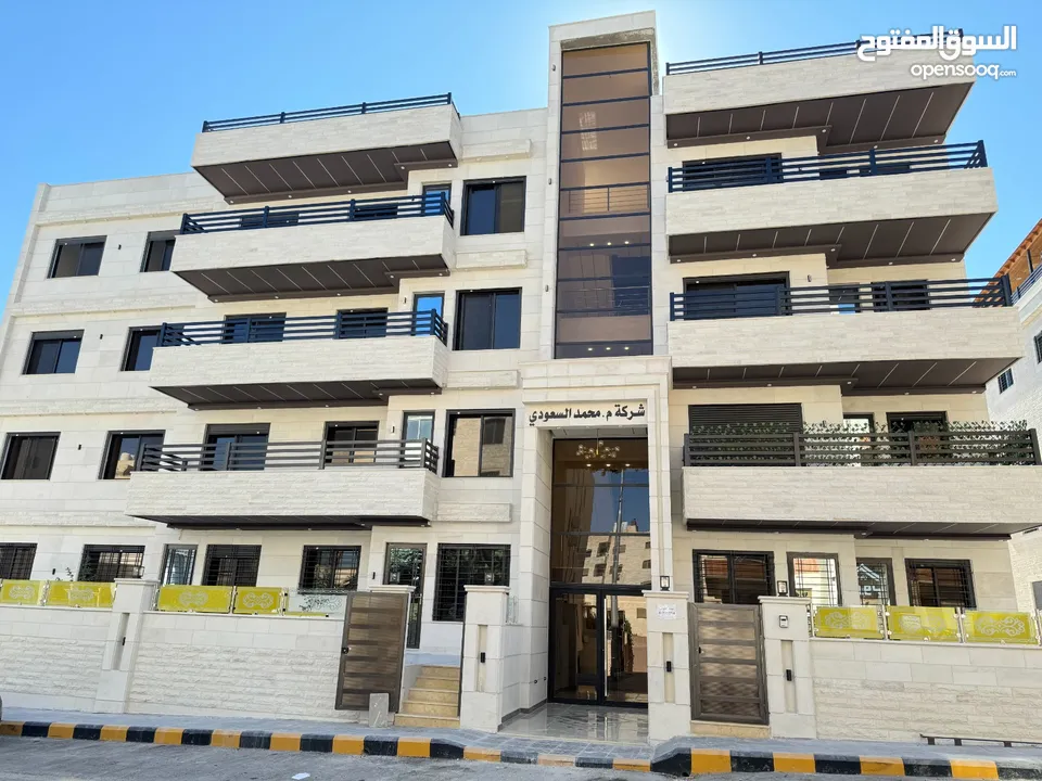 شقة للبيع مميزة جدآ في البنيات طريق المطار جامعة البترا ثالث مع الروف من المالك مباشرة