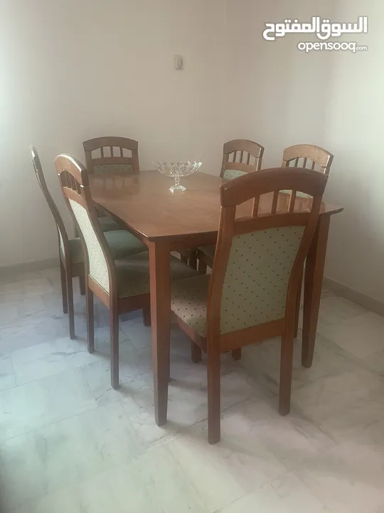 Dining table & 6 chairs طاولة سفرة مع 6  كراسي