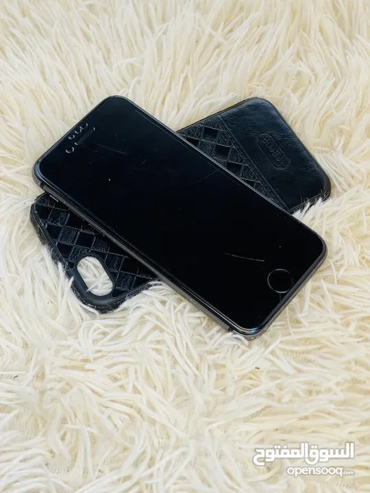 iPhone 8 64GB / معاه كامل اغراضه