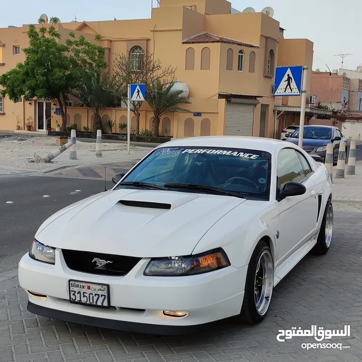 Ford mustang GT 2000