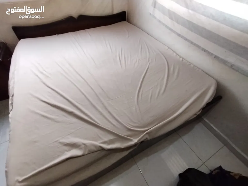 سريرين واحد مجوز وواحد مفرد