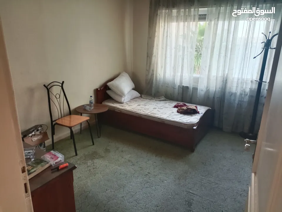 شقة مفروشة للايجار  او البيع في الرابية 3 غرف و حمامين و صالة برندة صغيرة
