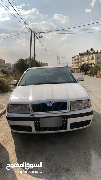 سكودا للبيع مكسور عليها سنتين والماتور بدو تسجيل...20000