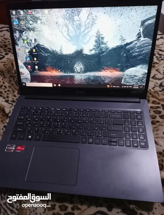 laptop acer  بحالة الممتاز اقرا الوصف كامل