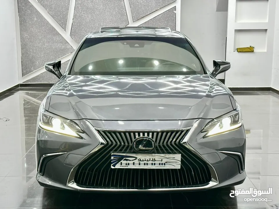 لكزس Es350 موديل 2020 بحادث بسيط