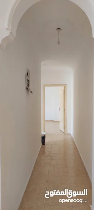 شقة مميزة فارغة  للايجار