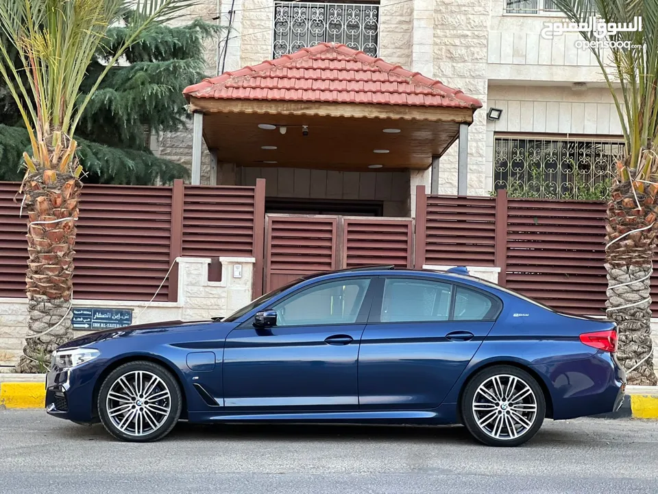 BMW 530e 2019 M sport package  Bought from dealership abo Khader 1 owner  Fully loaded 7 Jayed