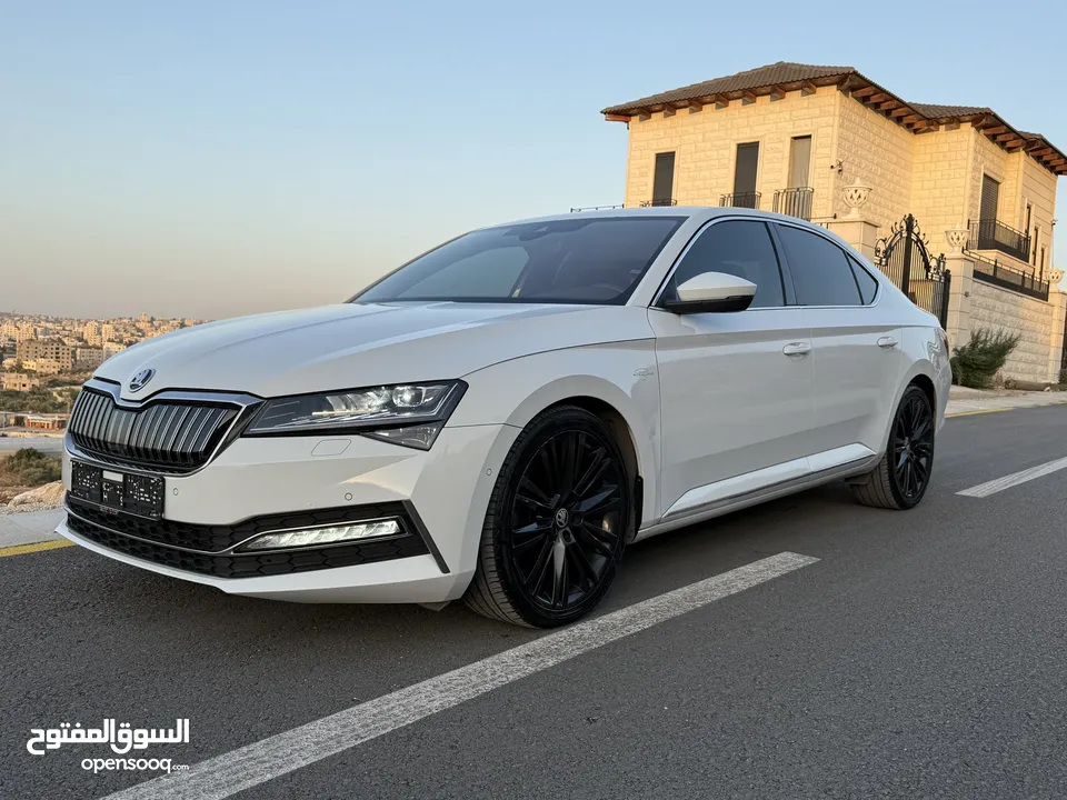 سكودا سوبير ب بلج ان هايبرد