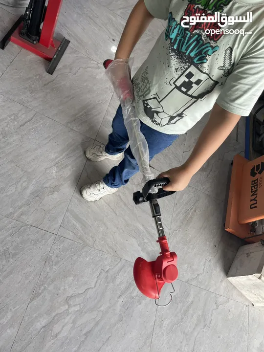 مقص أعشاب شحن