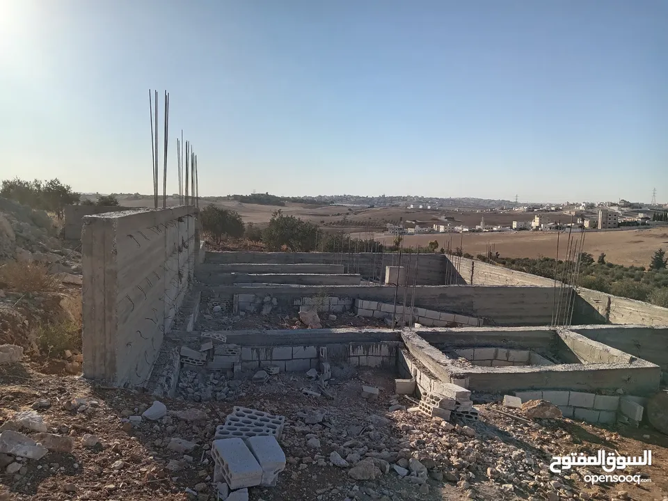 قطعة أرض مع صبة الأساس