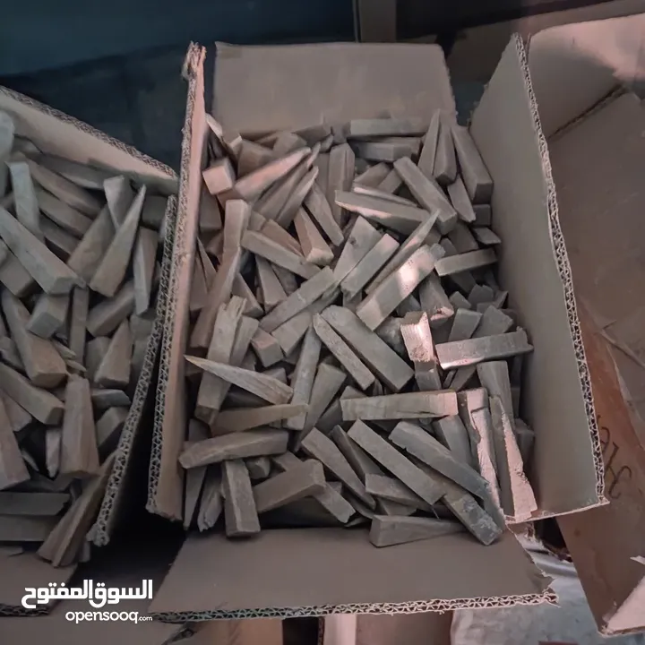 اسافين خشب مستعملة للبناء الحجر