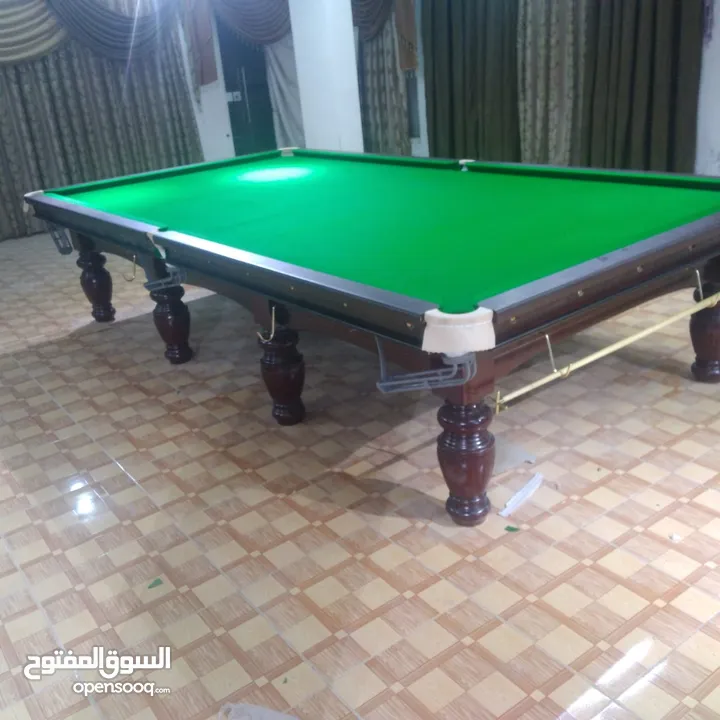 طاولة سنوكر مستورد بشكل فخم جدا أعلى المواصفات جوده عاليه بالرخام والخشب مع اكسسواراتها