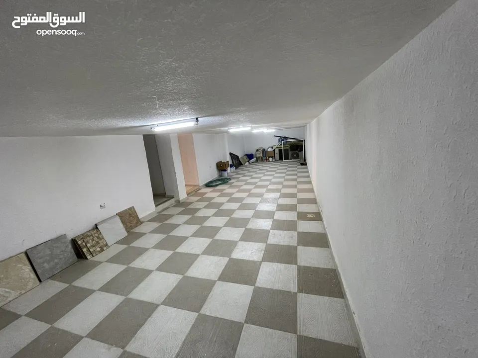عمارة للبيع فل عقبة تاسعة جمعيات شقتين كل شقة 200 متر+ تسوية 80 متر بسعر مغري مساحة الارض 476