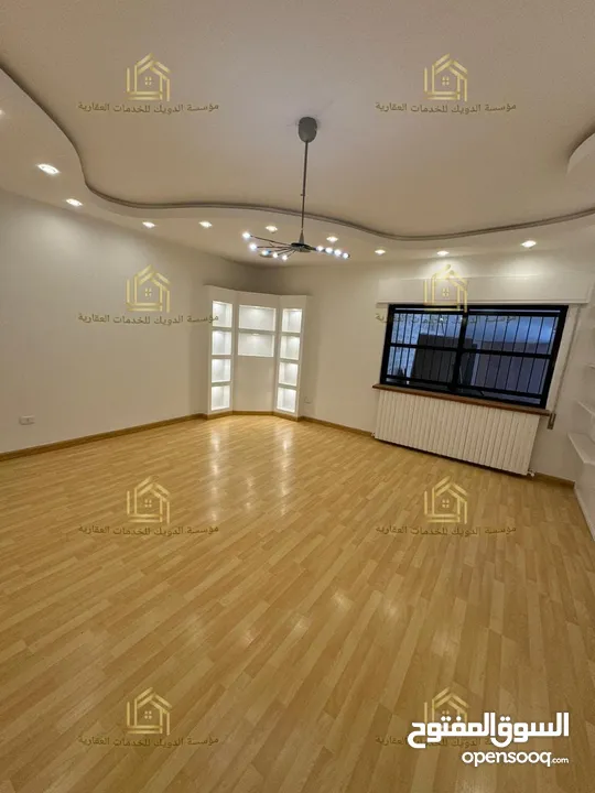 شقة سوبر ديلوكس - الصويفية - 3نوم 1ماستر - 250م داخلي -حديقة مع ترسات مساحة 230م - مدخل مستقل