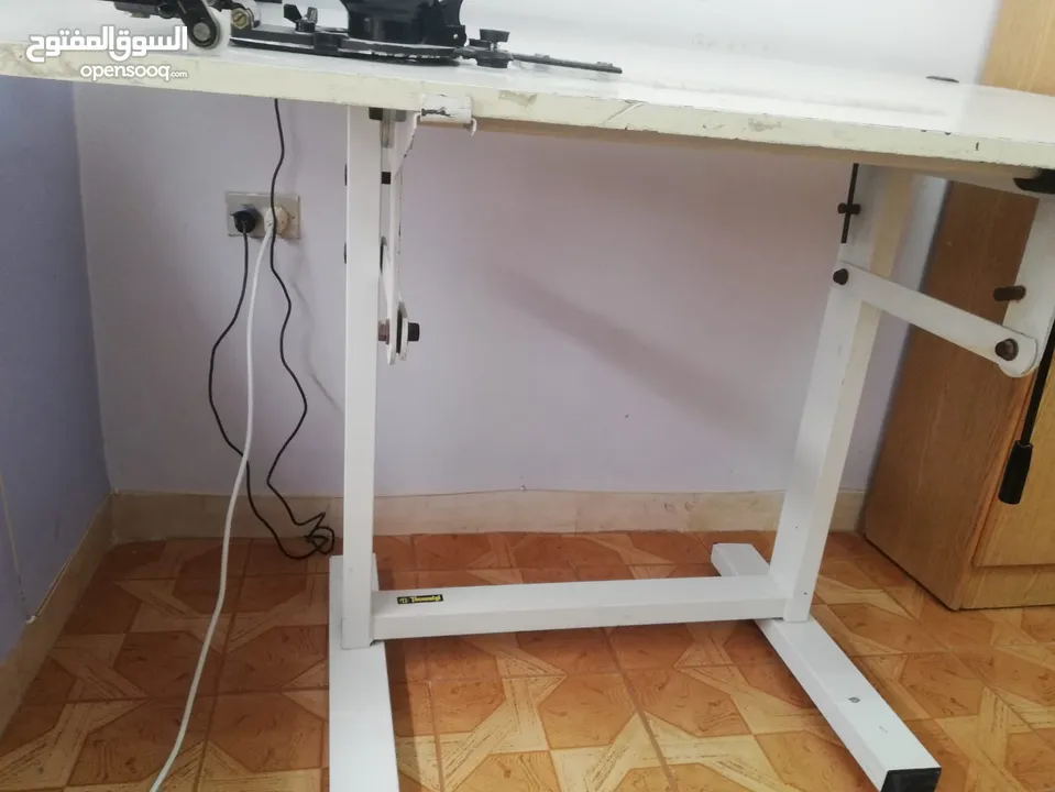 طاولة رسم هندسية مع جهاز رسم و وحدة انارة قابلة للطي نوع tecnostyl