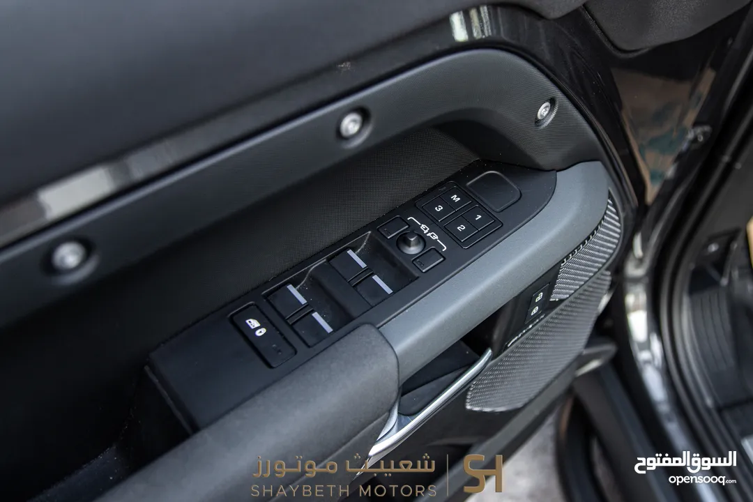 Land Rover Defender 2023 X-dynamic plug in hybrid  Urban package