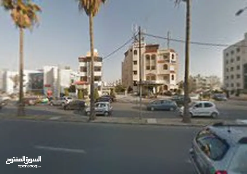 مكتب للايجار أو للبيع في مجمع الكندي الطبي مقابل المستشفى الاستشاري