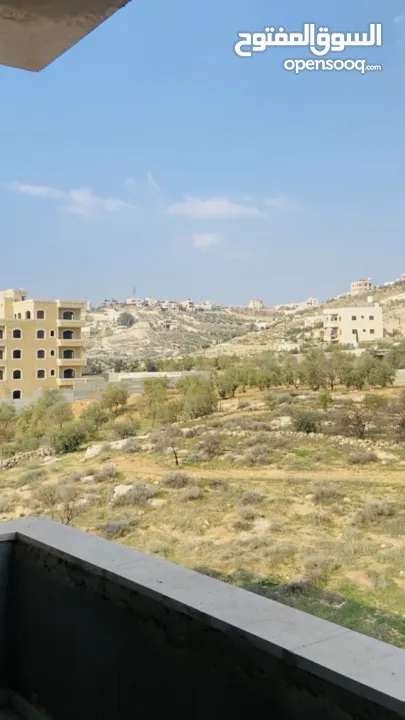 شقة للبيع شبه جاهزة بسعر مغري