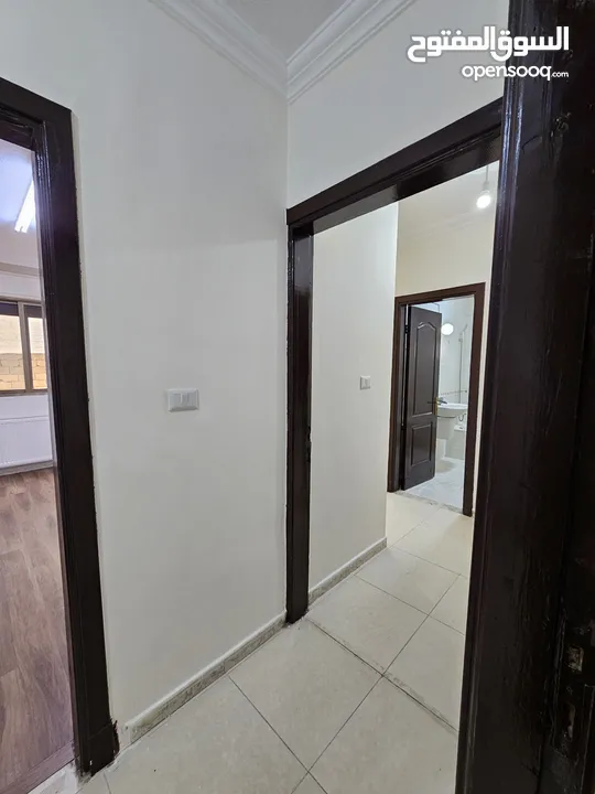 شقة طابق اول شارع الجامعة خلف ليدرز مقابل الجامعة الاردنية مبنى السكري