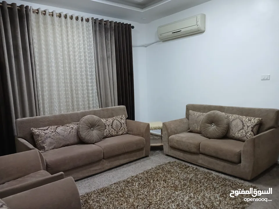 كنب للبيع بسعر مغري  طقم أمريكي،  7 مقاعد ب 190دينار قابل لتفاوض