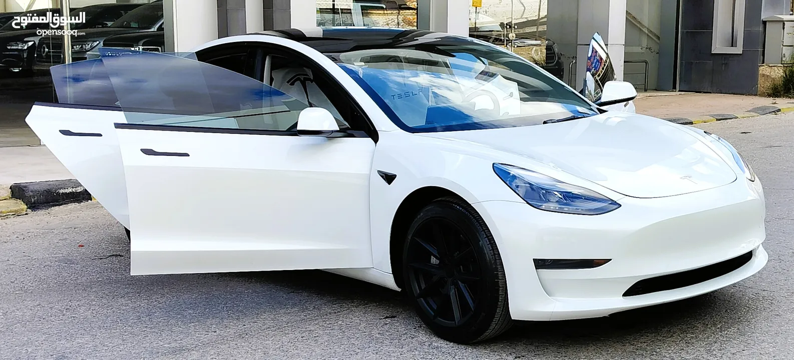 تيسلا 2022 model 3 بحالة الوكالة فحص كامل اوتوسكور +B لون مميز في الحرة للبيع بسعر لقطة ومحرووووق