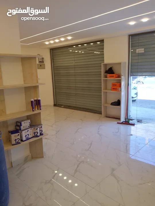 محل مجهز بالكامل بديكور فاخرللبيع
