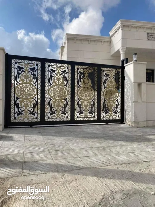 باب حديد لليزر