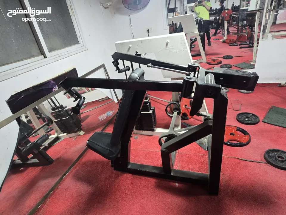 نادي حديد كامل الاجهزة