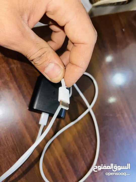 iPhone 12 promax 256 بطارية 87 شاشتو فيها شعر والضهر من عند الكاميرات مشعور الجهاز بحالة ممتازة
