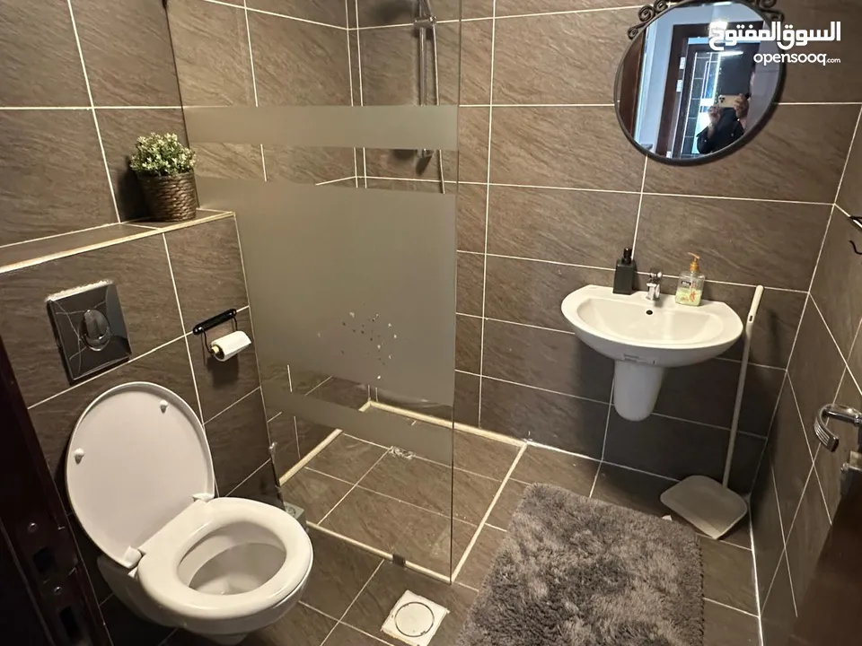 شقه مفروشه للأيجار في الدوار الرابع ( Property 42000 )-175064011