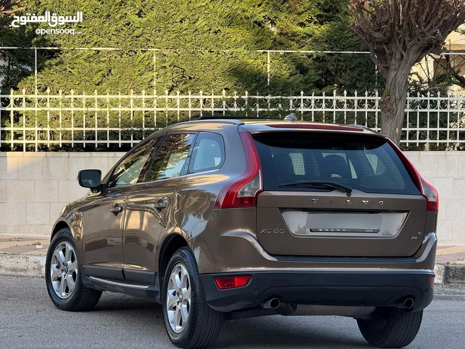ڤولڤو XC60 موديل 2010 لون بني فل أوبشن اعلى صنف  فحص كامل بحالة