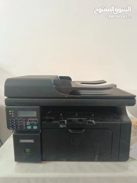 طابعه ليزر بدون حبر hp جديد مستخدم اسبوع ما بلزمك حبر ابدا بس حط وراقك وطبع فيها بلوتوث وسلك كل شي