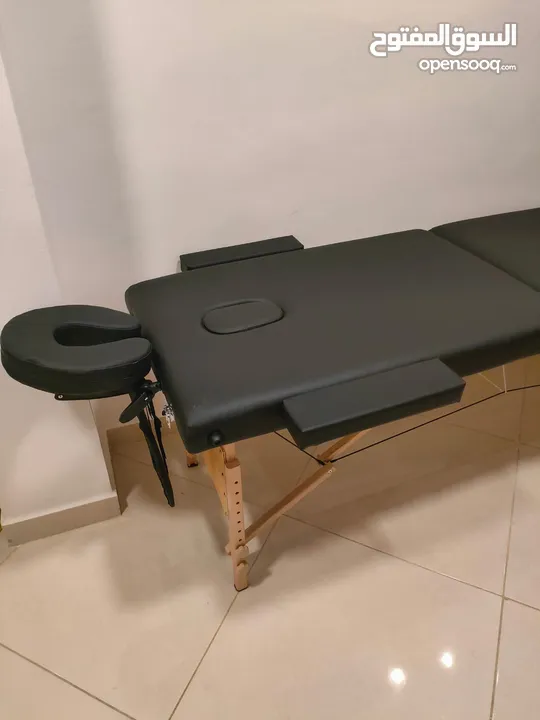 تخت مساج مميز وفخم جدا جديد بالكرتونه