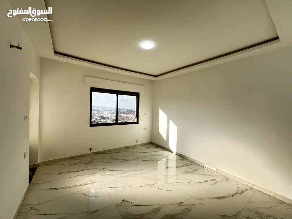 شقة طابق ارضي معلقة مساحة 165م بإطلالة دائمة للبيع في اجمل مناطق صويلح بالقرب من الجبيهة