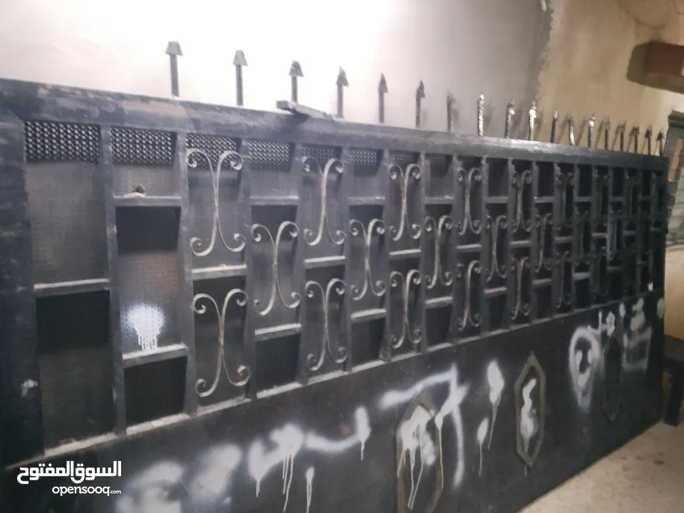 بوابة خارجي حديد بحاله جيده