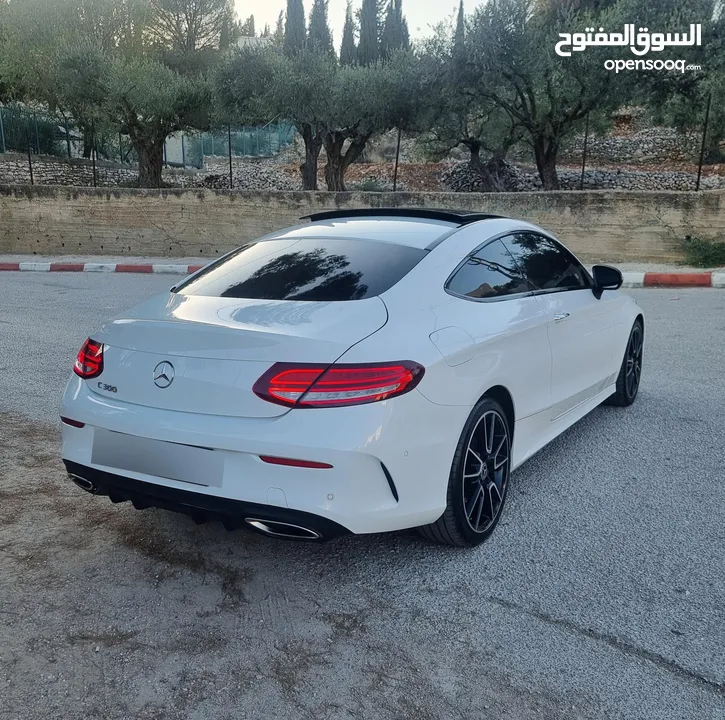 مرسيدس C300 2020/ فل مسكر بانوراما عداد ديجتال فرش عسلي / ولا جرام بويا / بالكررراتين وكالة