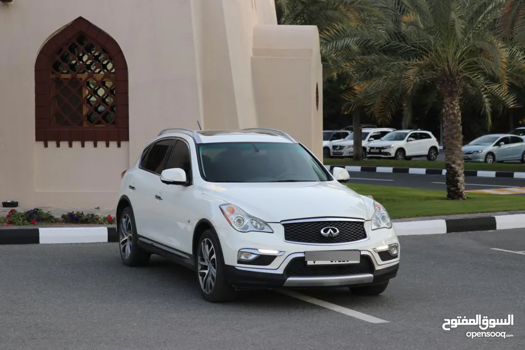 Infinite QX50. GCC Spec. Prefect condition. Full option