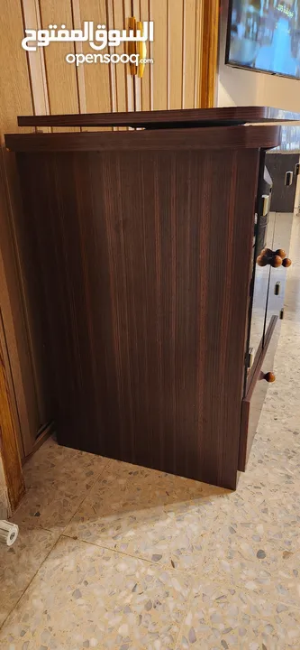طاولة فخمه للتلفزيون