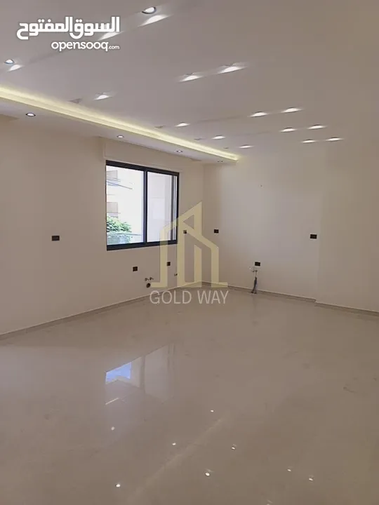 شقة مميزة للبيع طابق أول 290م في أجمل مناطق دير غبار/ ref 7012