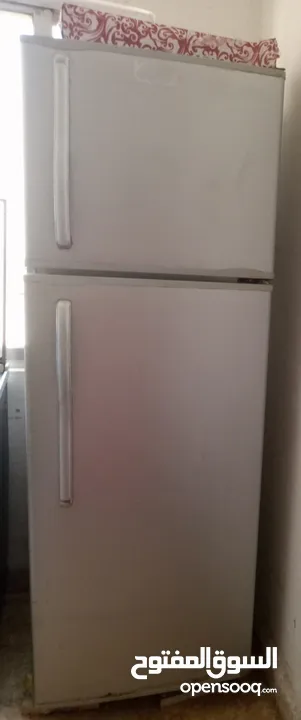 ثلاجه معا مجلس للبيع بداعي السفر