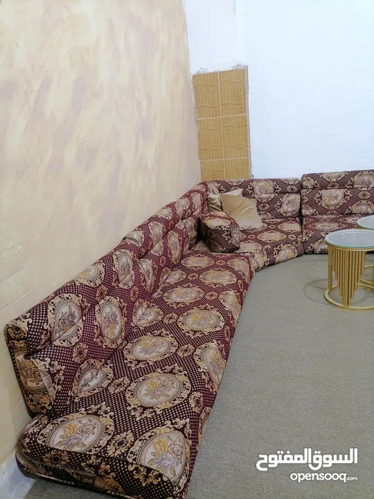 مجلس عربي ضغط 20 سم مستعمل بحالة ممتازه باللون الخمري