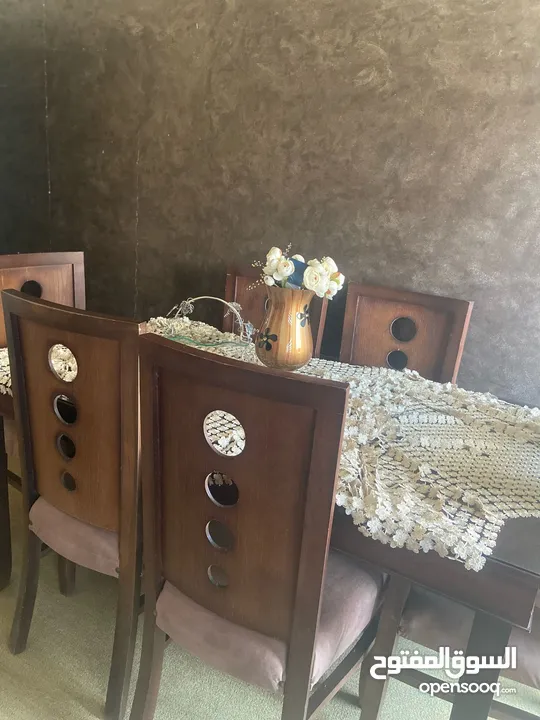 طقم كنب فاخر + طاولة سفرة
