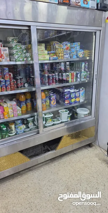 ثلاجة محل عرض شبه جديدة